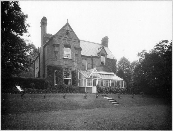Similar house in Totteridge Road