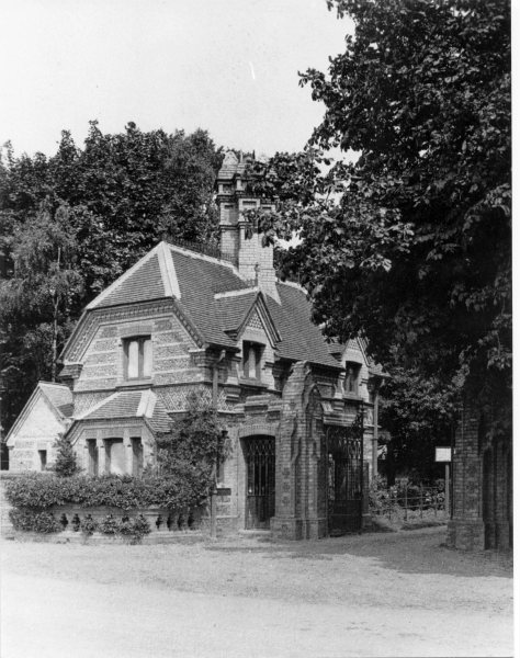 Rayners Lodge, London Road